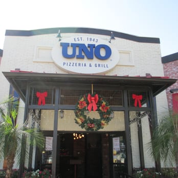International Drive - Uno Pizzaria - Amusement Parks Near Me - Orlando, Florida