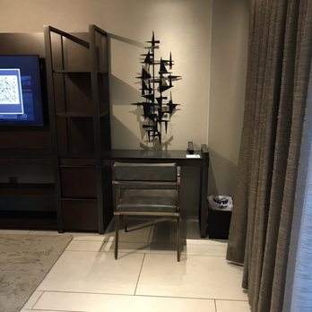 The Row Hotel at Assembly Row, Autograph Collection - The suite has a working space too - Hotels Near Me - Somerville, Massachusetts