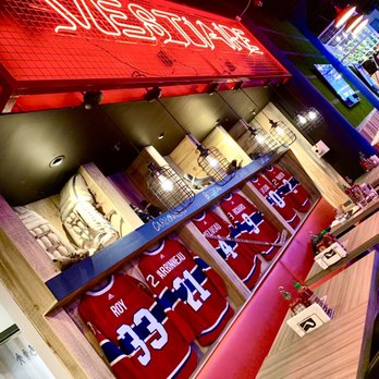 La Chambre - the interior of a sports bar - Sports Bars Near Me - Montreal, Quebec La Chambre - the interior of a sports bar - Sports Bars Near Me - Montreal, Quebec
