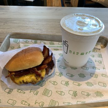 Shake Shack Dumbo - Smoke Shack Burger - single - Burgers Near Me - Brooklyn, New York