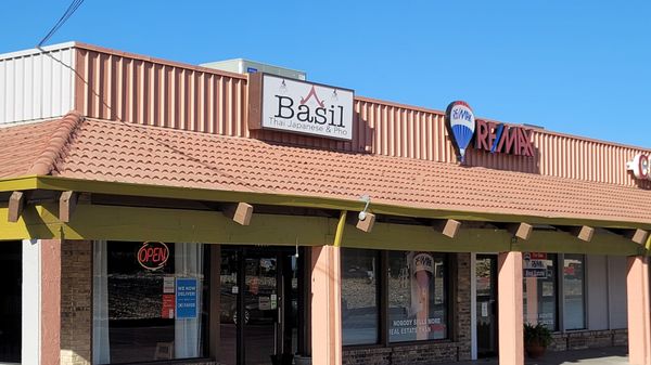 Basil by null