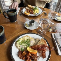 Breakfast at the Main House Breakfast at the Main House