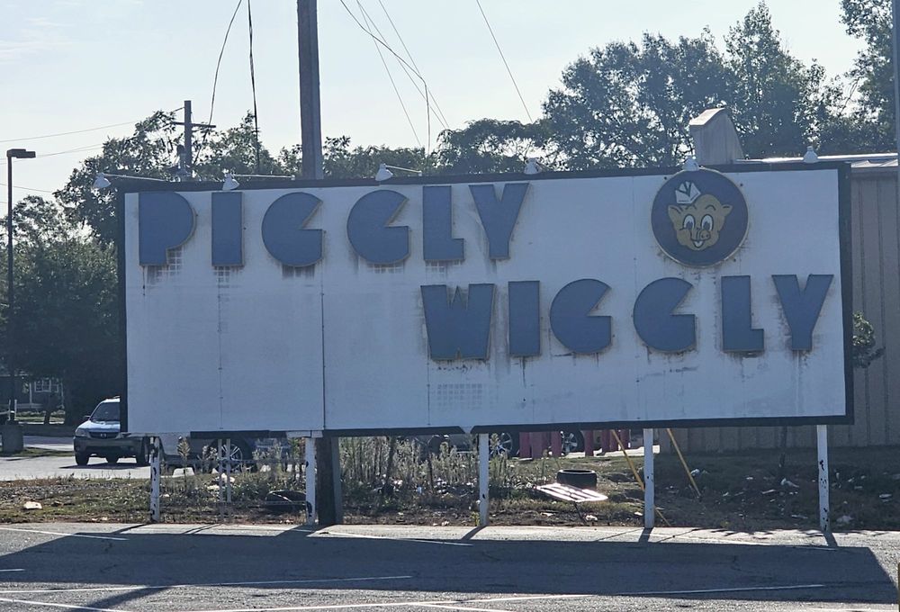 PIGGLY WIGGLY SUPER MARKET Updated June 2024 910 Brown Ave