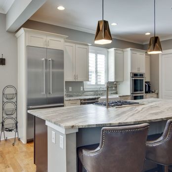 Lowcountry Creations - a kitchen with a center island - General Contractors Near Me Lowcountry Creations - a kitchen with a center island - General Contractors Near Me