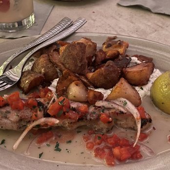 Violí Oakbrook - Chicken thigh and potatoes - Greek Near Me - Oak Brook, Illinois Violí Oakbrook - Chicken thigh and potatoes - Greek Near Me - Oak Brook, Illinois
