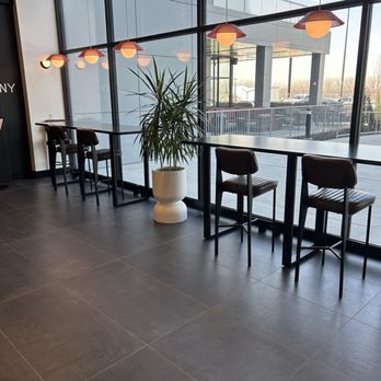 Origin Kansas City Riverfront - Lobby - Hotels Near Me - Kansas City, Missouri