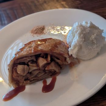 Aspen Public House - Apple struddle - New American Near Me - Aspen, Colorado Aspen Public House - Apple struddle - New American Near Me - Aspen, Colorado