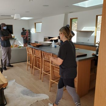 Elephant Moving Company - Packing up the kitchen for todays move - Movers Near Me - Los Angeles, California Elephant Moving Company - Packing up the kitchen for todays move - Movers Near Me - Los Angeles, California