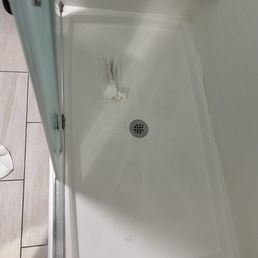 Dirty shower, not cleaned after previous occupant.