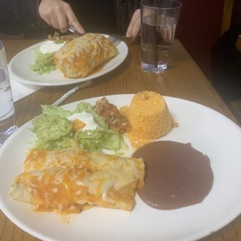 El Rinconcito Cafe - Chicken enchiladas - Salvadoran Near Me - Washington, DC, District of Columbia El Rinconcito Cafe - Chicken enchiladas - Salvadoran Near Me - Washington, DC, District of Columbia
