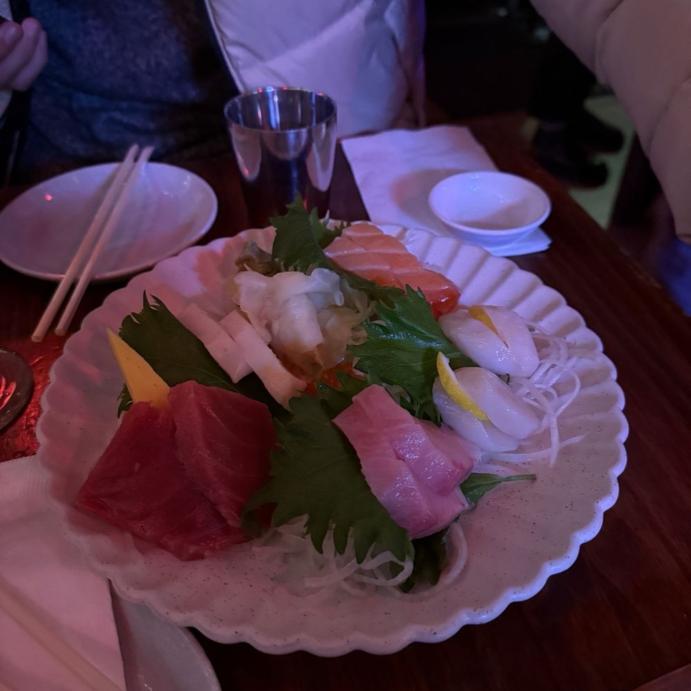 Kinda Izakaya - Assorted Sashimi - Tapas/Small Plates Near Me - Berkeley, California Kinda Izakaya - Assorted Sashimi - Tapas/Small Plates Near Me - Berkeley, California