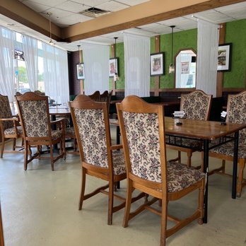 Chef Paz Restaurant - Comfortable dining area - Peruvian Near Me - West Allis, Wisconsin Chef Paz Restaurant - Comfortable dining area - Peruvian Near Me - West Allis, Wisconsin