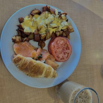 La Croisette - Breakfast & Brunch Near Me - St. Pete Beach, Florida