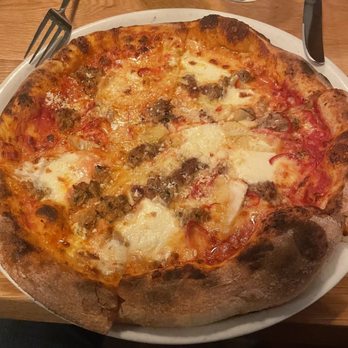 Sixty Vines - Spicy Sausage Pizza - Wine Bars Near Me - Winter Park, Florida Sixty Vines - Spicy Sausage Pizza - Wine Bars Near Me - Winter Park, Florida