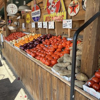 The Famous Tomato - Solid selection of produce. - Farmers Market Near Me - Speedway, Indiana The Famous Tomato - Solid selection of produce. - Farmers Market Near Me - Speedway, Indiana