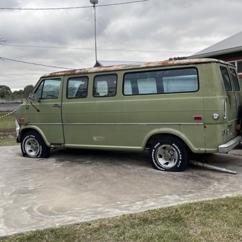 The Gas Station - Every good slasher film needs the van with a flat - Barbeque Near Me - Bastrop, Texas The Gas Station - Every good slasher film needs the van with a flat - Barbeque Near Me - Bastrop, Texas