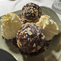 Profiteroles