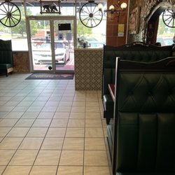 Taqueria La Poblanita - Looking out the front door