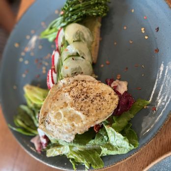Traveler's Table - Avocado toast with egg - Cocktail Bars Near Me - Houston, Texas
