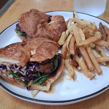 Dulce de Leche Cafe - Chicken Sandwich - Cafes Near Me - Chicago, Illinois