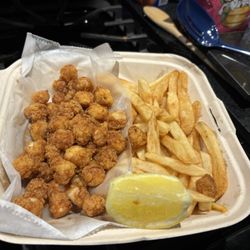 The Fish Market - Bay scallops and fries