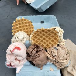 Augusta Subs & Salads - Six scoop ice cream flight