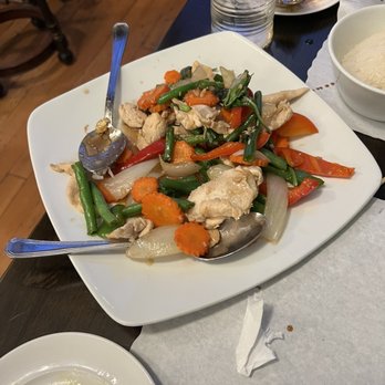 Silk Thai Cuisine - Thai basil - family style - Thai Near Me - Independence, Oregon
