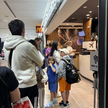 マクドナルド - 成田 マクドナルド成田空港第1ターミナル店 - Updated August 2025
