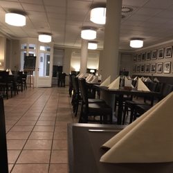 Restaurant Inizio - Der Gastraum ist sehr sauber und aufgeräumt. Es fehlen gegebenenfalls ein paar Farbakzente.