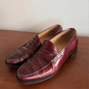 Deluxe Shoe Repair - Shoe Repair Near Me - Burbank, California Deluxe Shoe Repair - Shoe Repair Near Me - Burbank, California