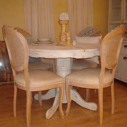Apple Box Boutique - Pedestal Table with Flourish Detail
