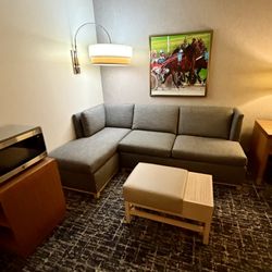 Hyatt Place At The Hollywood Casino / Pittsburgh - South - Living room and microwave
