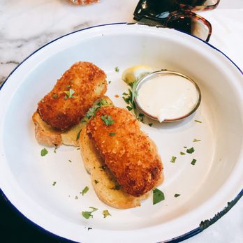Brut De Mer - Garnalenkroketjes - Wine Bars Near Me - Amsterdam, DR Brut De Mer - Garnalenkroketjes - Wine Bars Near Me - Amsterdam, DR
