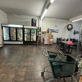 Kanya Market - Dining area - Fast Food Near Me - Redding, California