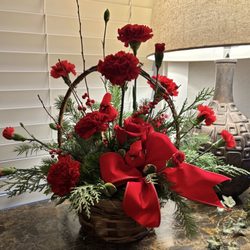 Shirley's Flower Studio - Flower basket