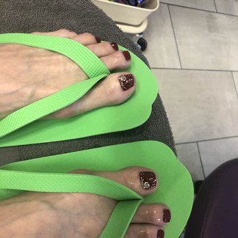 BE Chíc Nails - Super quality pedicure - Nail Salons Near Me - Bellevue, Washington