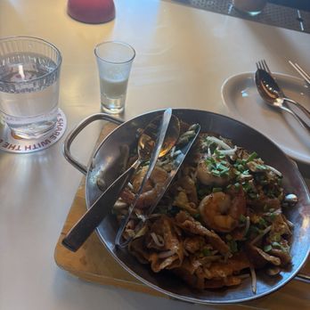 Very Thai - Crispy Pad Thai! Excellent - Thai Near Me - Los Angeles, California