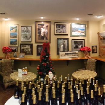 Dontino's Italian Restaurant - Back entrance waiting area - Italian Near Me - Akron, Ohio Dontino's Italian Restaurant - Back entrance waiting area - Italian Near Me - Akron, Ohio