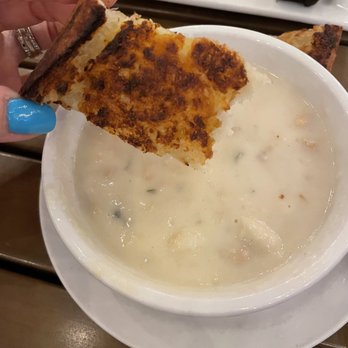 Rendezvous - New England clam chowder and garlic bread - Seafood Near Me - Fort Lauderdale, Florida Rendezvous - New England clam chowder and garlic bread - Seafood Near Me - Fort Lauderdale, Florida