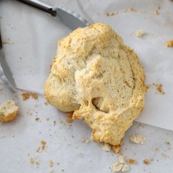 Gem City Dinor - Tasty biscuit.
