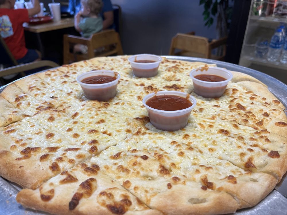 Frank & Marty's Pizza Logo