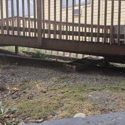 Sunnyside Inn and Suites - Garbage and ladders strewn around in hotel
