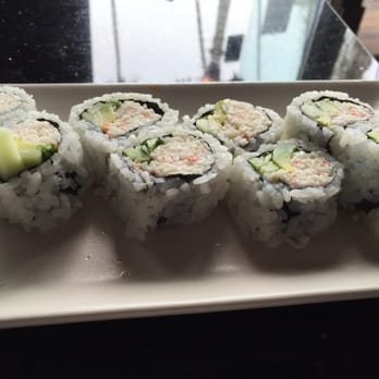 Shiku Sushi - California Roll. excellent - Sushi Bars Near Me - La Jolla, California