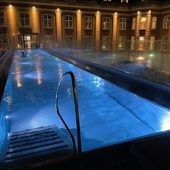 Villa Copenhagen - The luke warm outdoor pool - Hotels Near Me - København