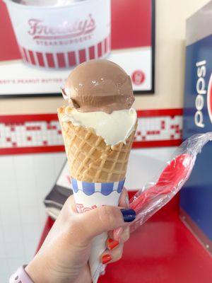 Freddy's Frozen Custard & Steakburgers by null