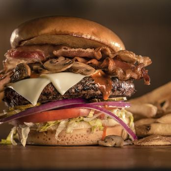 Quaker Steak & Lube - American Near Me - Vermilion, Ohio