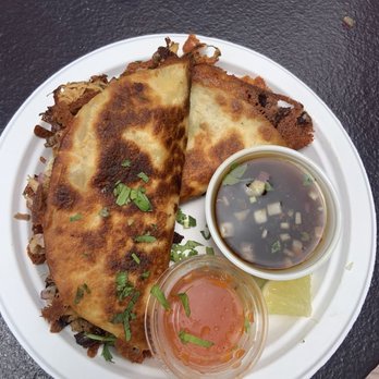 Dos Jefes - Birria Pork Tacos - Tacos Near Me Dos Jefes - Birria Pork Tacos - Tacos Near Me