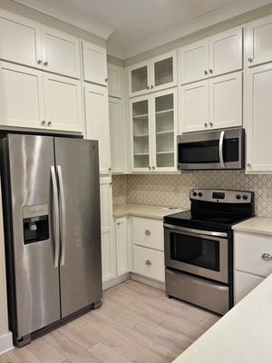 Move-out cleaning - Here are some examples of what we offer! That was a move-out cleaning.
A deep cleaning that includes: cleaning, disinfection, vacuum floors, mopping, ceiling fans and dust free baseboards & more!