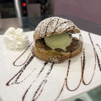 Honeyberry - Roti Burger with green tea ice cream - Ice Cream & Frozen Yogurt Near Me - Santa Clara, California Honeyberry - Roti Burger with green tea ice cream - Ice Cream & Frozen Yogurt Near Me - Santa Clara, California