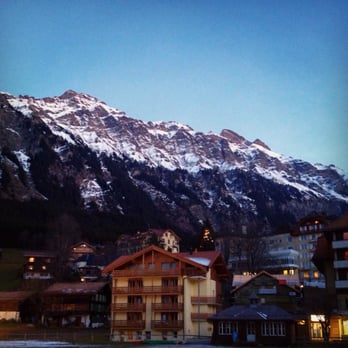 Hotel Edelweiss - Beautifully view from the entrance. - Hotels Near Me - Wengen, BE
